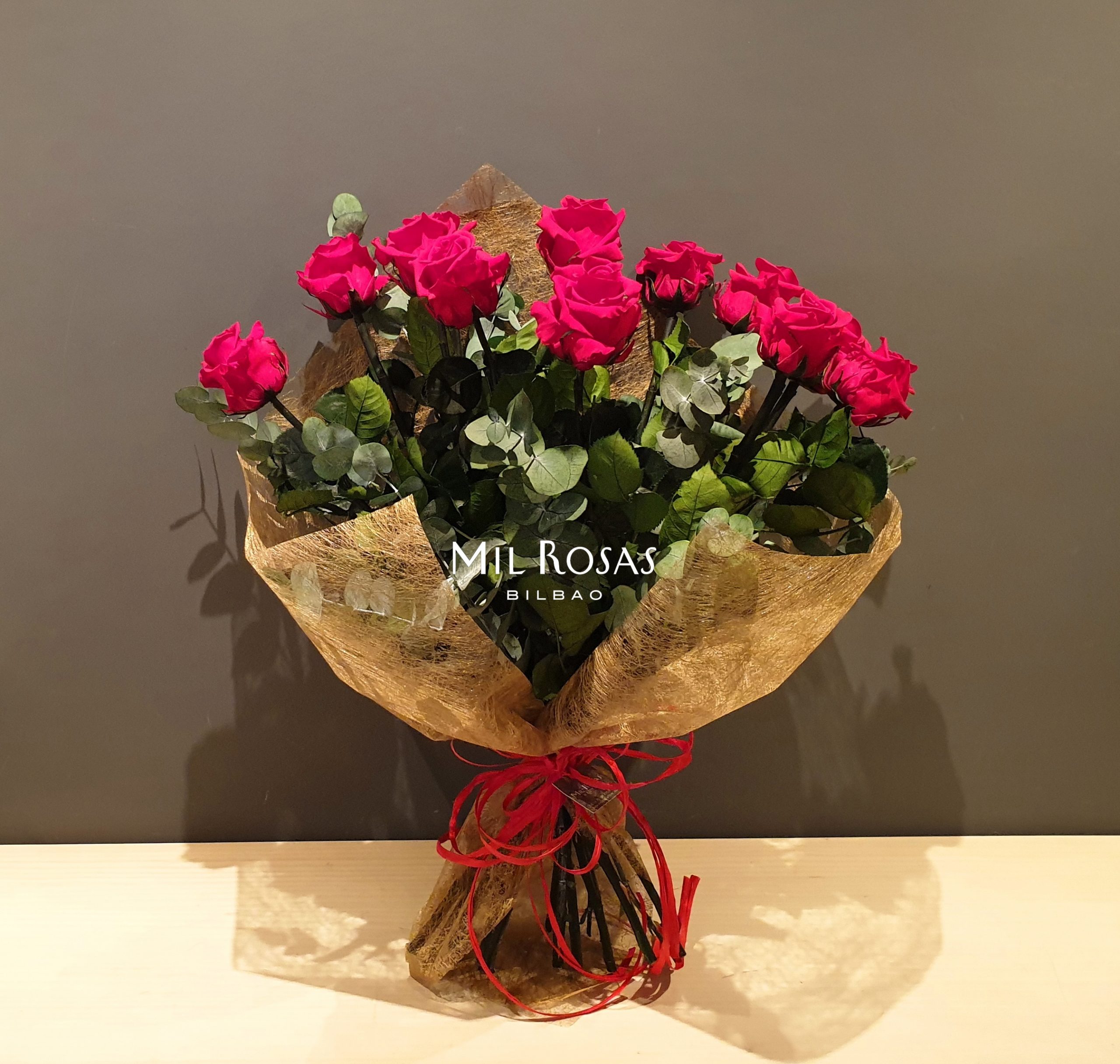 Ramo Eterno 12 rosas | Mil rosas Bilbao | Tu floristería online